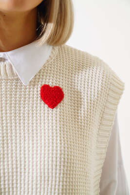 Kalp Nakışlı Triko Kısa Süveter Bej - Kadın Giyim Modelleri