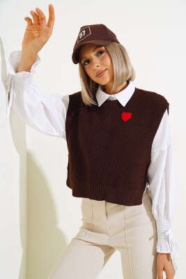 Kalp Nakışlı Triko Kısa Süveter Kahve - Kadın Giyim Modelleri