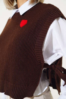 Kalp Nakışlı Triko Kısa Süveter Kahve - Kadın Giyim Modelleri