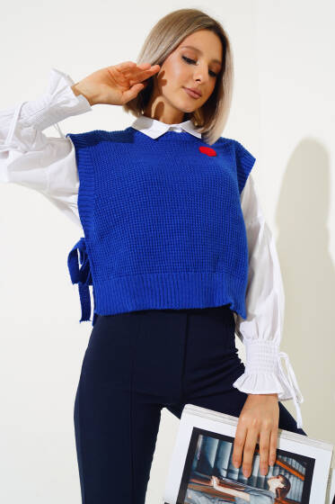 Kalp Nakışlı Triko Kısa Süveter Saks - Yeni Giyim