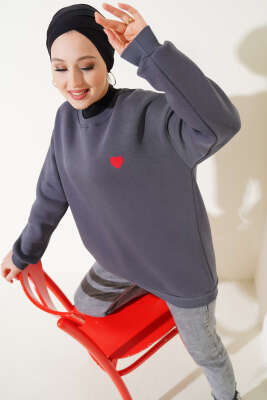 Kalp Nakışlı Üç İplik Sweatshirt Füme 