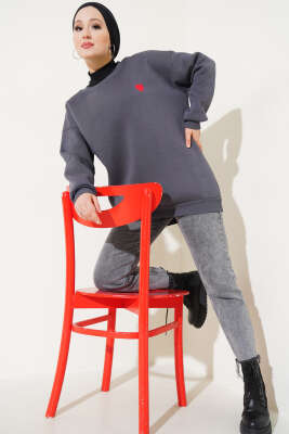 Kalp Nakışlı Üç İplik Sweatshirt Füme - Tunik