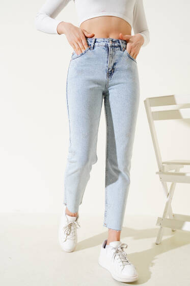 Kalp Taşlı Kesik Dar Paça Kot Pantolon Kar Açık - Kadın Giyim Modelleri