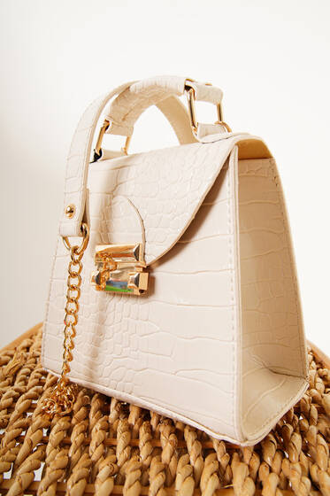 Kapaklı Çapraz El ve Omuz Çantası Krem - Kol Çantası