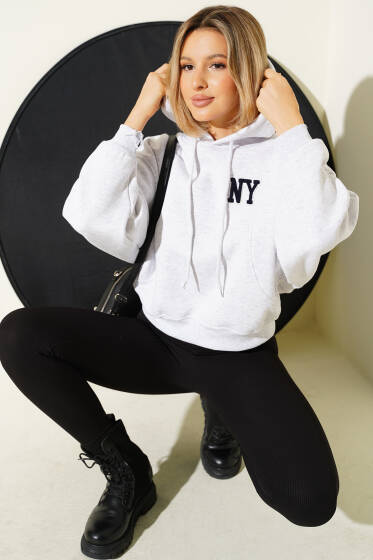 Kapşonlu Ny Baskılı Sweatshirt Melanj Gri - Kadın Giyim Modelleri