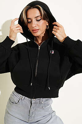 Kapüşonlu Arma Detaylı Kısa Hırka Siyah - Kadın Giyim Modelleri