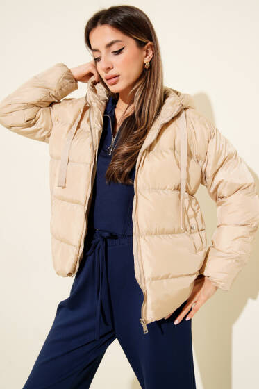 Kapüşonlu Fermuarlı Kısa Şişme Mont Bej - Kadın Giyim Modelleri