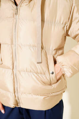 Kapüşonlu Fermuarlı Kısa Şişme Mont Bej - Kadın Giyim Modelleri