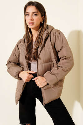 Kapüşonlu Fermuarlı Kısa Şişme Mont Vizon - Kadın Giyim Modelleri