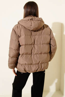 Kapüşonlu Fermuarlı Kısa Şişme Mont Vizon - Kadın Giyim Modelleri