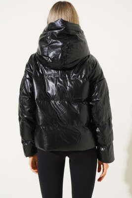 Kapüşonlu Kısa Deri Şişme Mont Siyah - Kadın Giyim Modelleri