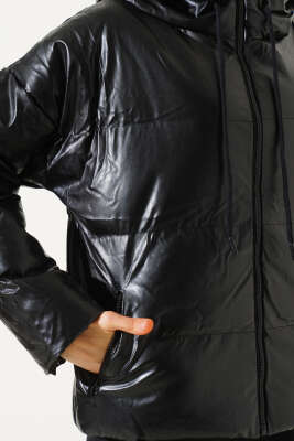 Kapüşonlu Kısa Deri Şişme Mont Siyah - Kadın Giyim Modelleri