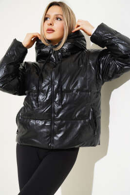 Kapüşonlu Kısa Deri Şişme Mont Siyah - Kadın Giyim Modelleri