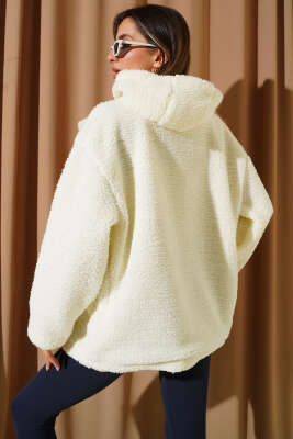 Kapüşonlu Torba Cepli Peluş Mont Ekru - Kadın Giyim Modelleri