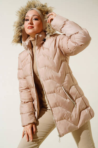 Kapüşonu Kürklü Zigzag Desenli Şişme Mont Bej - Mont