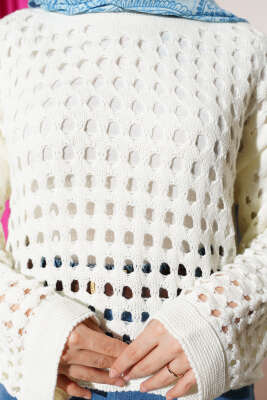 Kare Ajurlu Triko Kazak Ekru - Triko Kazak