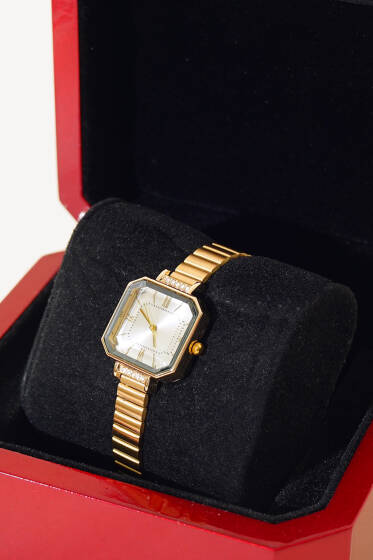 Kare Çerçeveli Taş Detaylı Kadın Kol Saati Gold - Saat