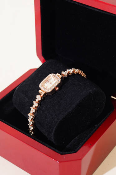 Kare Çerçeveli Taş Kordonlu Kadın Kol Saati Rose - Saat