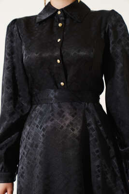 Kare Desen Düğmeli Jakar Elbise Siyah - Tesettür Elbise