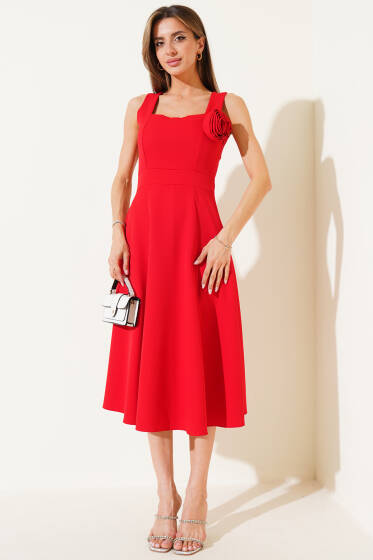 Kare Yaka Gül Aksesuarlı Midi Elbise Kırmızı - Kadın Giyim Modelleri