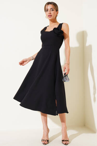 Kare Yaka Gül Aksesuarlı Midi Elbise Siyah - Kadın Giyim Modelleri