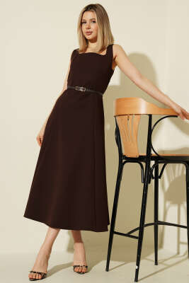 Kare Yaka Kemerli Kumaş Midi Elbise Kahve - LEVURE