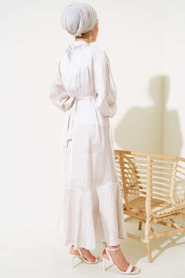 Karışık Desen Kuşaklı Saten Elbise Krem - Tesettür Elbise