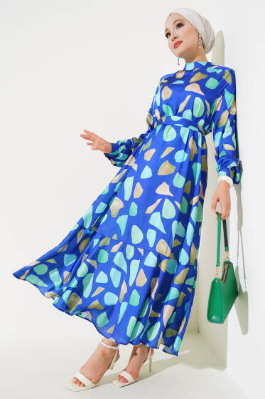 Karışık Desen Kuşaklı Saten Elbise Saks - Tesettür Elbise