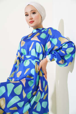 Karışık Desen Kuşaklı Saten Elbise Saks - Tesettür Elbise