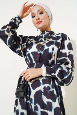 Karışık Desen Kuşaklı Saten Elbise Siyah - Tesettür Elbise