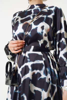 Karışık Desen Kuşaklı Saten Elbise Siyah - Tesettür Elbise