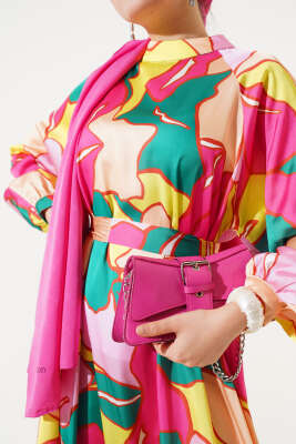 Karışık Desen Kuşaklı Saten Elbise Yeşil Fuşya - Tesettür Elbise