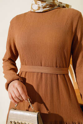 Kat Kat Bürümcük Kuşaklı Elbise Camel - Tesettür Elbise