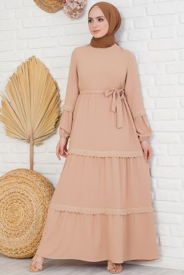 Katları Dantel İşlemeli Camel Elbise 