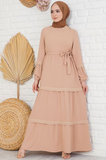 Katları Dantel İşlemeli Camel Elbise - Tesettür Elbise