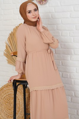 Katları Dantel İşlemeli Camel Elbise - Tesettür Elbise