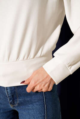 Kayık Yaka Loyşa Bluz Ekru - Kadın Giyim Modelleri