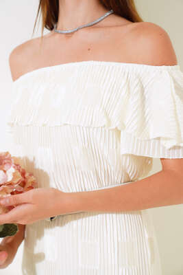 Kayık Yaka Piliseli Elbise Krem - Kadın Giyim Modelleri