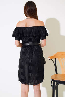 Kayık Yaka Piliseli Elbise Siyah - Kadın Giyim Modelleri