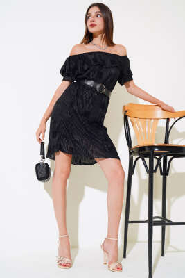 Kayık Yaka Piliseli Elbise Siyah - Kadın Giyim Modelleri