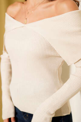 Kayık Yaka Triko Kazak Bej - Yılın Fırsatı