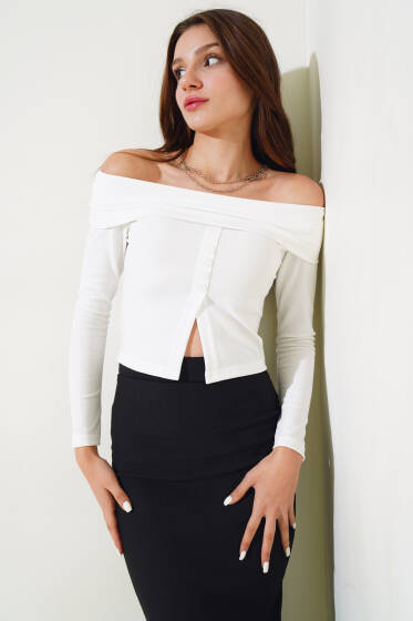 Kayık Yaka Yırtmaçlı Bluz Ekru - Kadın Giyim Modelleri