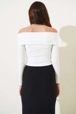 Kayık Yaka Yırtmaçlı Bluz Ekru - Yılın Fırsatı