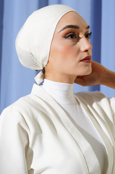 Kaymaz Silikonlu Bağlamalı Bone Ekru - BONE