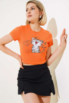 Kedi Baskılı Crop Oranj - Kadın Giyim Modelleri