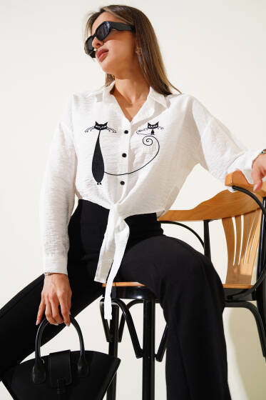 Kedi Nakışlı Bağlamalı Crop Gömlek Ekru - Kadın Giyim Modelleri