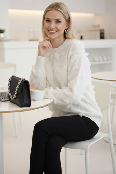 Kelebek Dantel Detaylı Kazak Ekru - Kadın Giyim Modelleri