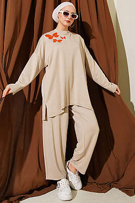 Kelebek İşlemeli İkili Takım Bej - İkili Takım