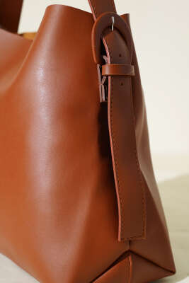 Kemer Tokalı Kol Çanta Taba - Kol Çantası