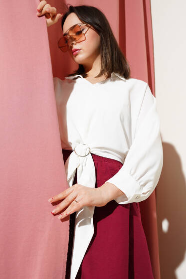 Kemer Tokası Detaylı Bluz Beyaz - Bluz